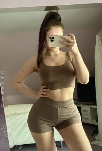 Lauralianajane image
