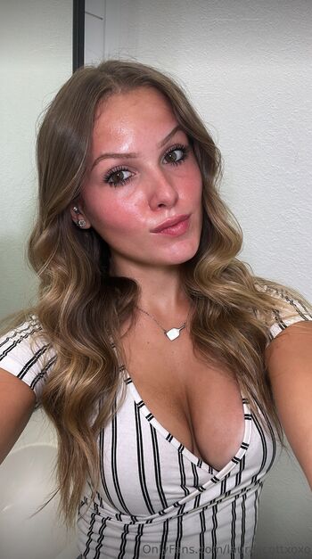 Laurascottxoxo image