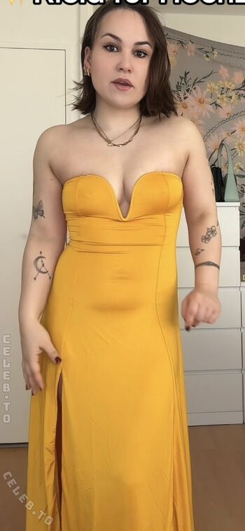 Laurassoberlife image