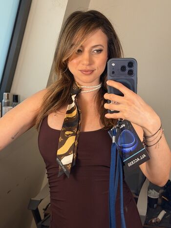 Laure valee image