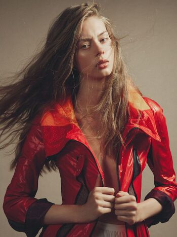 Lauren de graaf image