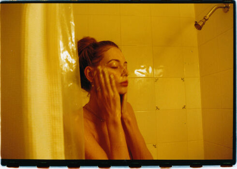 Lauren de graaf image