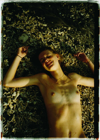 Lauren de graaf image