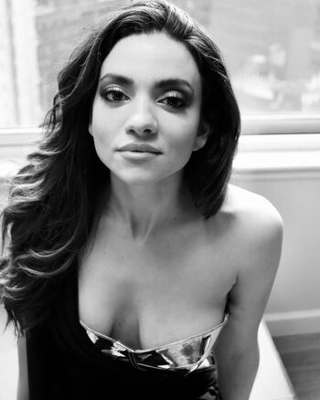 Lauren lavera image