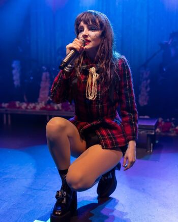 Lauren mayberry image