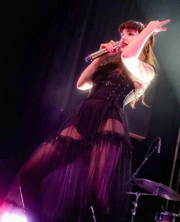 Lauren mayberry image