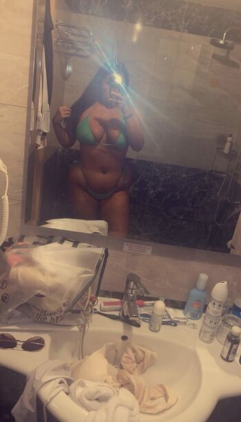 Lauren russell image