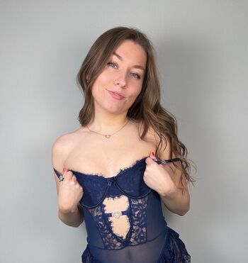 Layla brooks 1 image