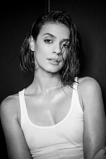 Laysla de oliveira image