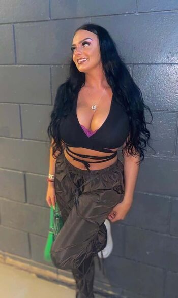 Leah jones image