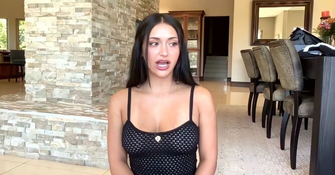 Leahkateb image