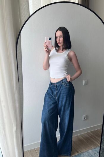 Lena koleno image