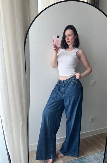 Lena koleno image