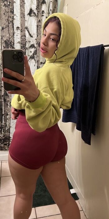 Lesly hernandez image