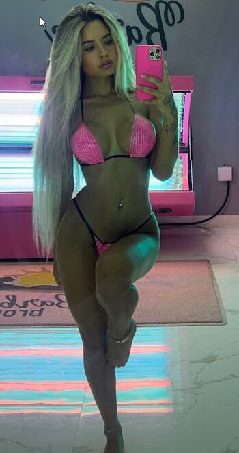 Leticia castilho image