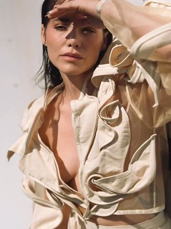 Leticia colin image