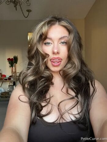 Lexi winter image