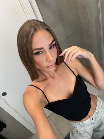 Lexy queen image