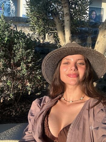 Leyla tanlar image