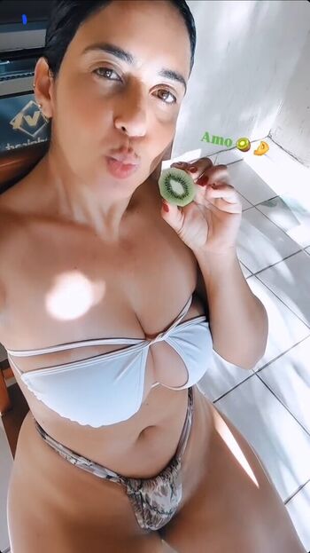Lia castro image