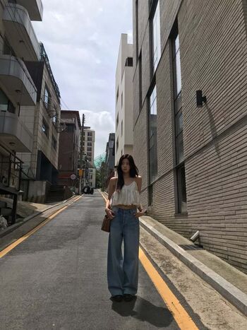 Lia loves image