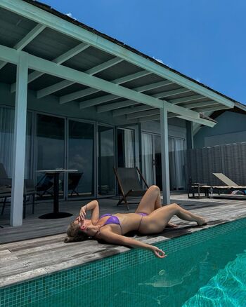 Lia Sikora - @ liasikora