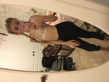 Lilbabybrexxx image
