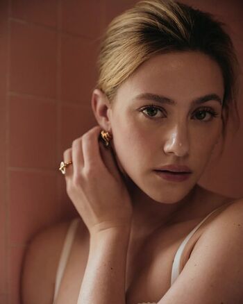 Lili Reinhart