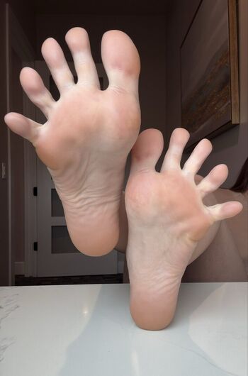 Lilperfectfeet image