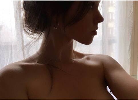 Lily kerneis image
