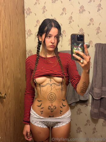 Lilystrangeink image