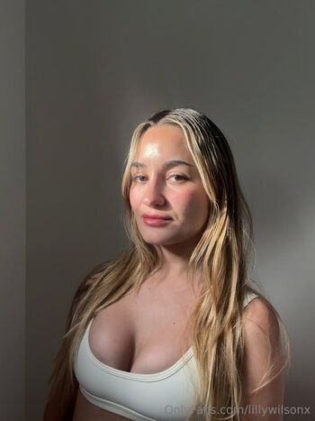 Lilywilsonx image