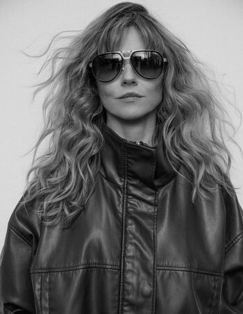 Linda cardellini image