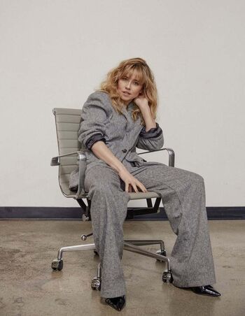 Linda cardellini image