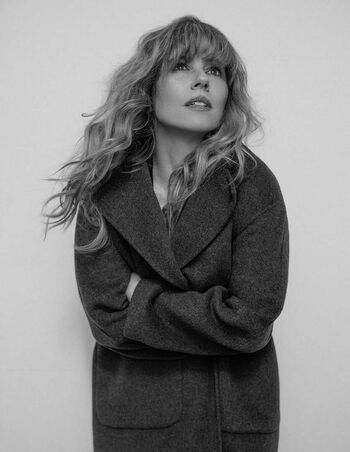 Linda cardellini image