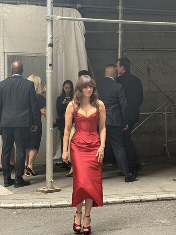 Linda cardellini image