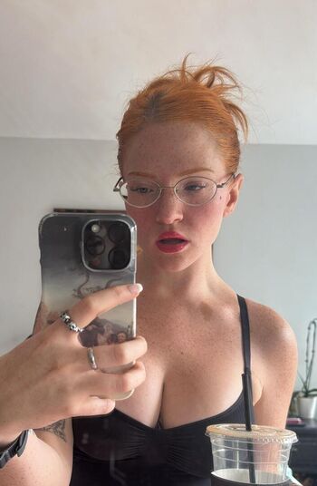 Lindsaylogannyc image