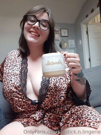 Lipstick n lingerie image