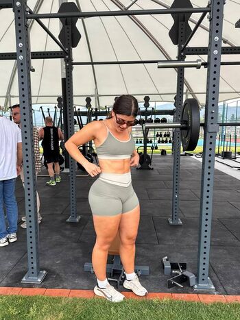 Livefitelle image