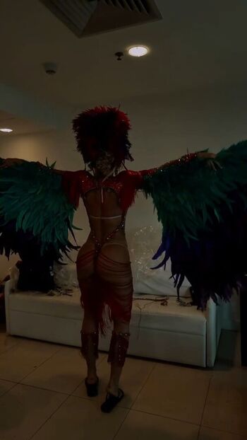 Livia andrade page 3 image