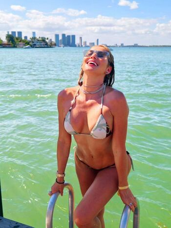 Livia andrade page 2 image