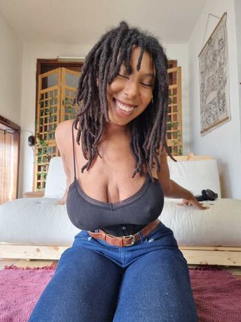 Livie burke image