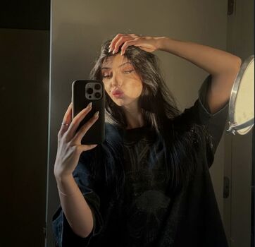 Liza lowe image