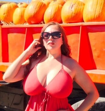 Lizeth cisneros image