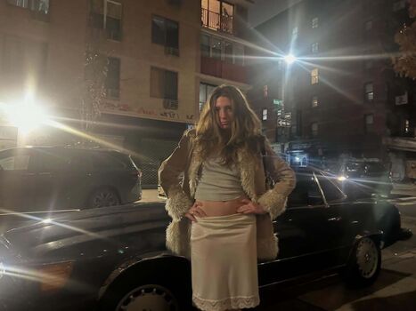 Lizzie sennott image