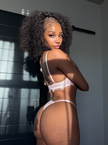 Lizzy amarae image