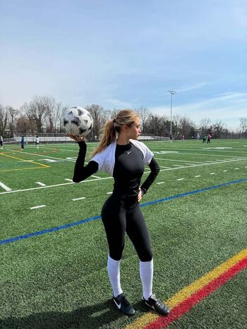 Lizzy greene 1 image