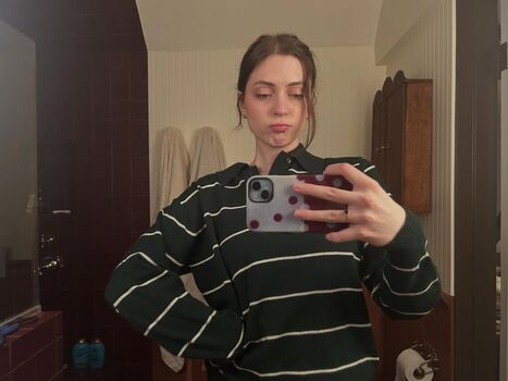 Lizzy mcalpine image