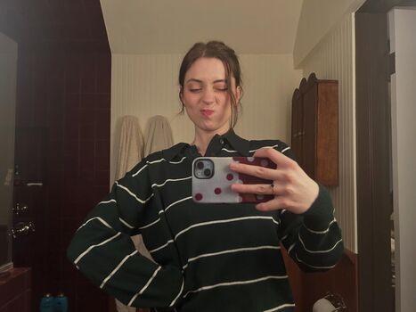 Lizzy mcalpine image