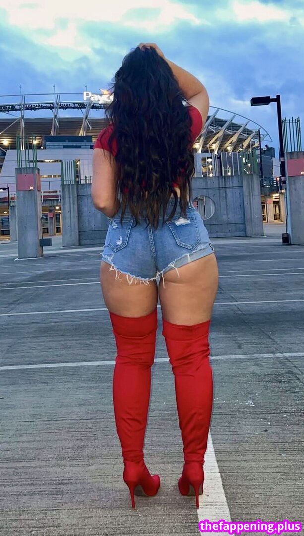 Laura Rose / ll.coolbean Nude OnlyFans Photo #6